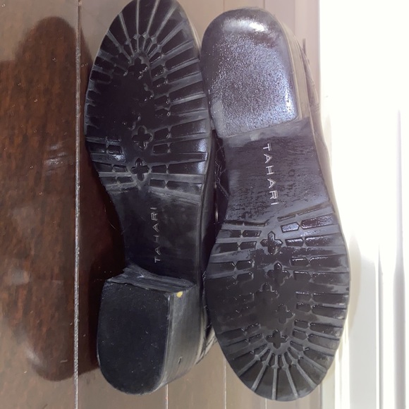 Cool low heel Tahari black boot - Picture 7 of 7